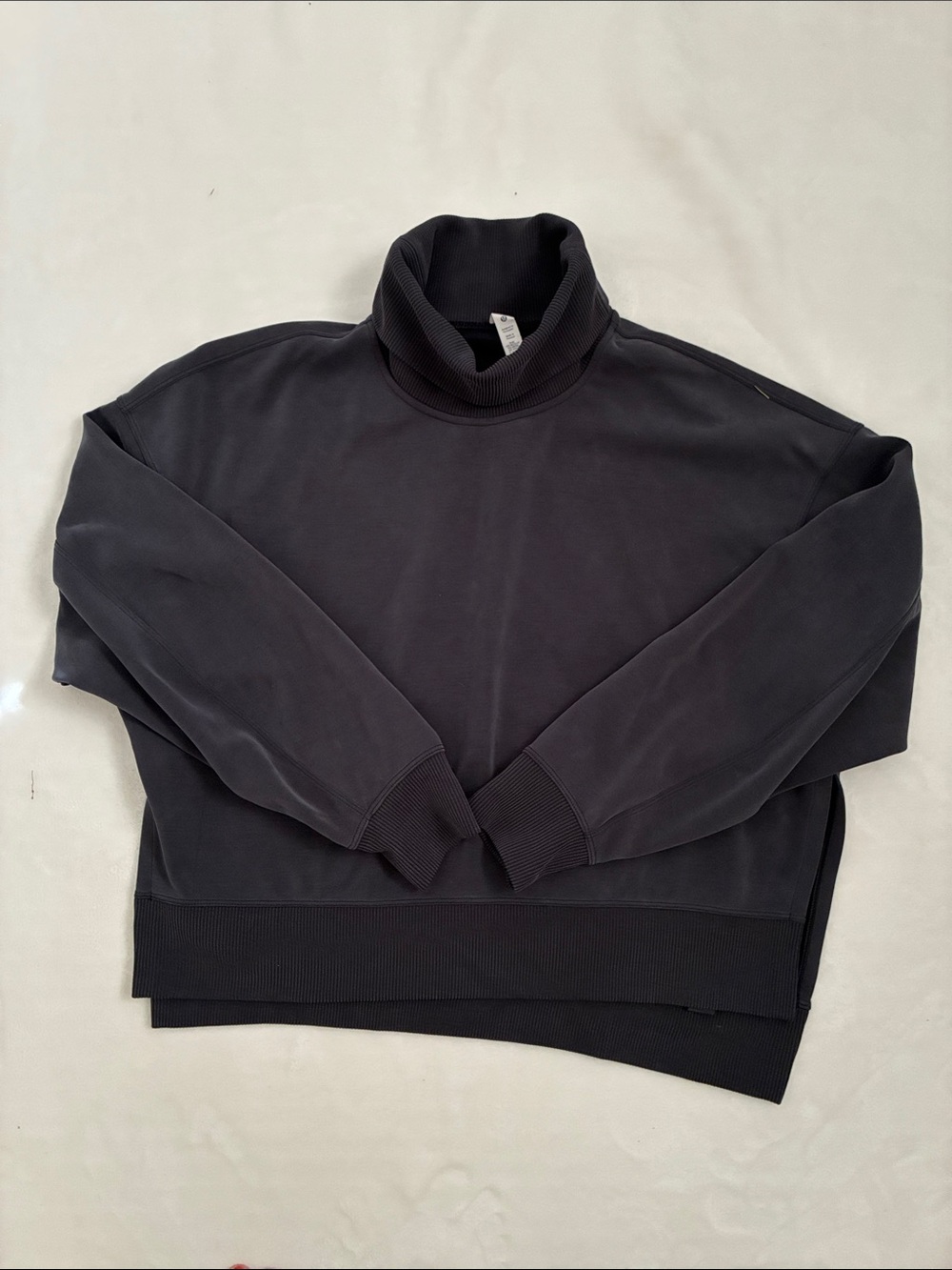Lululemon High Low black sweatshirt